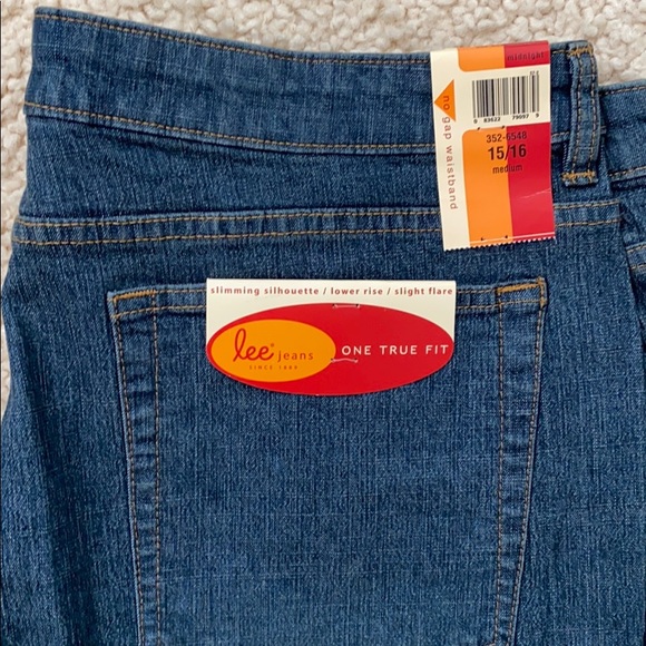 Lee Women’s True Fit Slimming Silhouette Denim Jeans Size 15/16 NWT - Picture 2 of 4